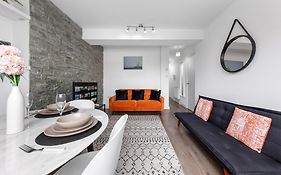 Central London Two Bedroom Serviced Apartment - Nine Elms Luxury Stay - Vauxhall & Westminster