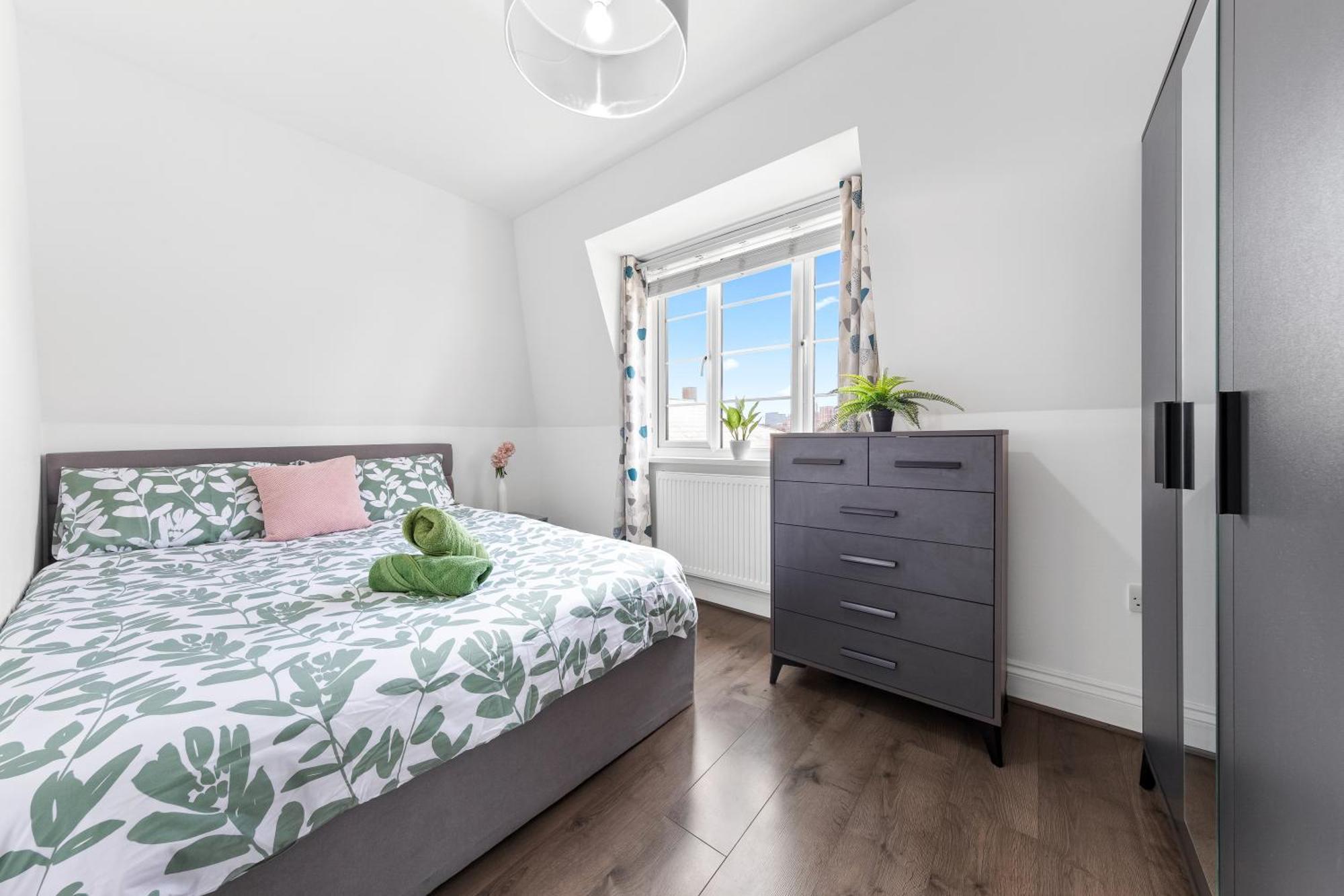 Central London Two Bedroom Serviced Apartment - Nine Elms Luxury Stay - Vauxhall & Westminster Exterior photo